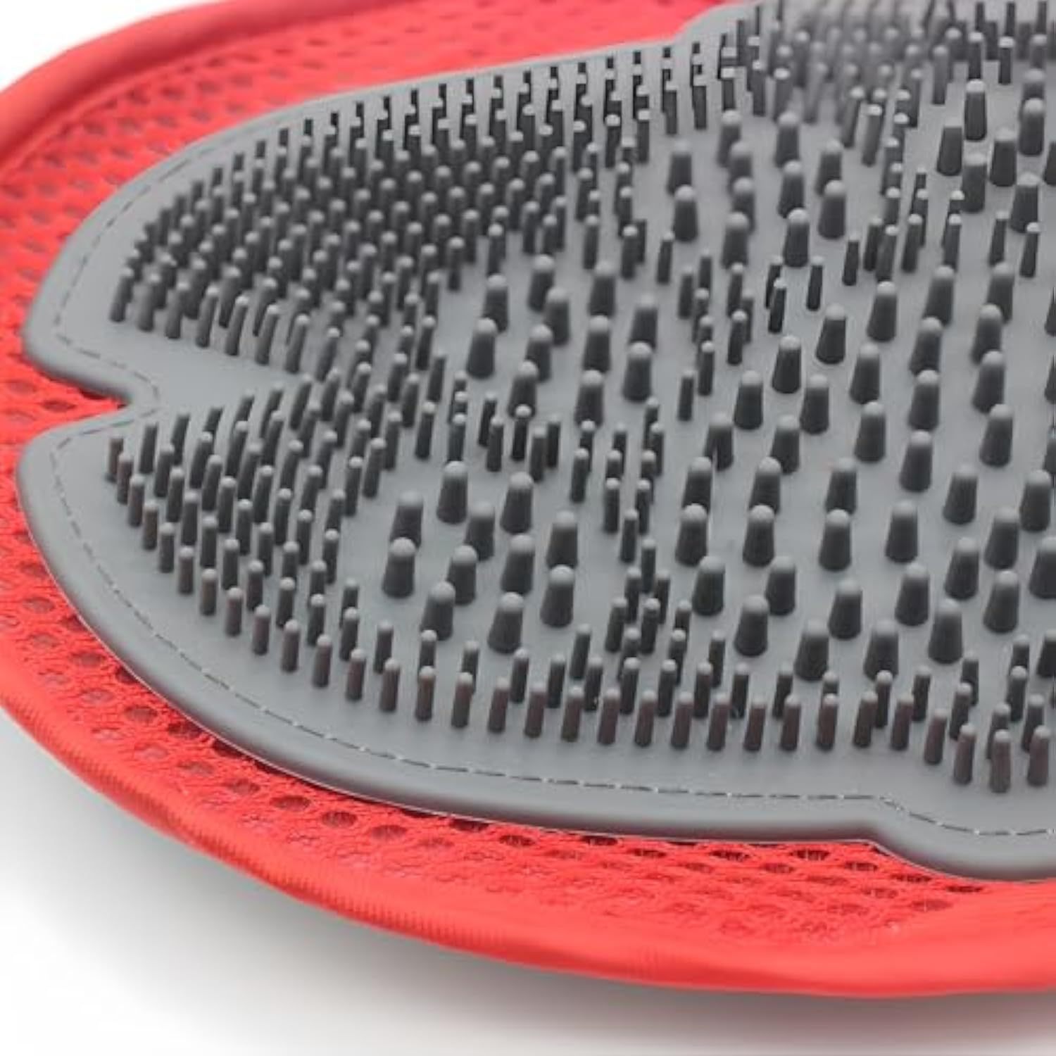 Grooming glove with thick and thin comb design.